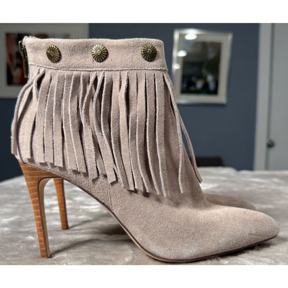 Very Volatile Massy Gray Suede Fringe Western Ankle Boots Booties Womens 7.5 - Picture 1 of 8